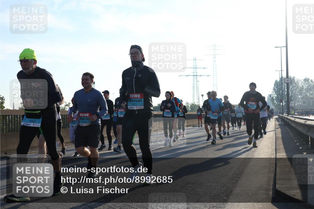 03.10.2025 - Köhlbrandbrückenlauf Luisa Fischer http://msf.ph/oto/8992685 03.10.2025 10:18:22 Position 3 1871, 3469, 3037 meine-sportfotos.de