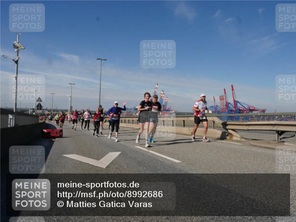 03.10.2025 - Köhlbrandbrückenlauf Matties Gatica Varas http://msf.ph/oto/8992686 03.10.2025 12:44:49 Position 2  meine-sportfotos.de