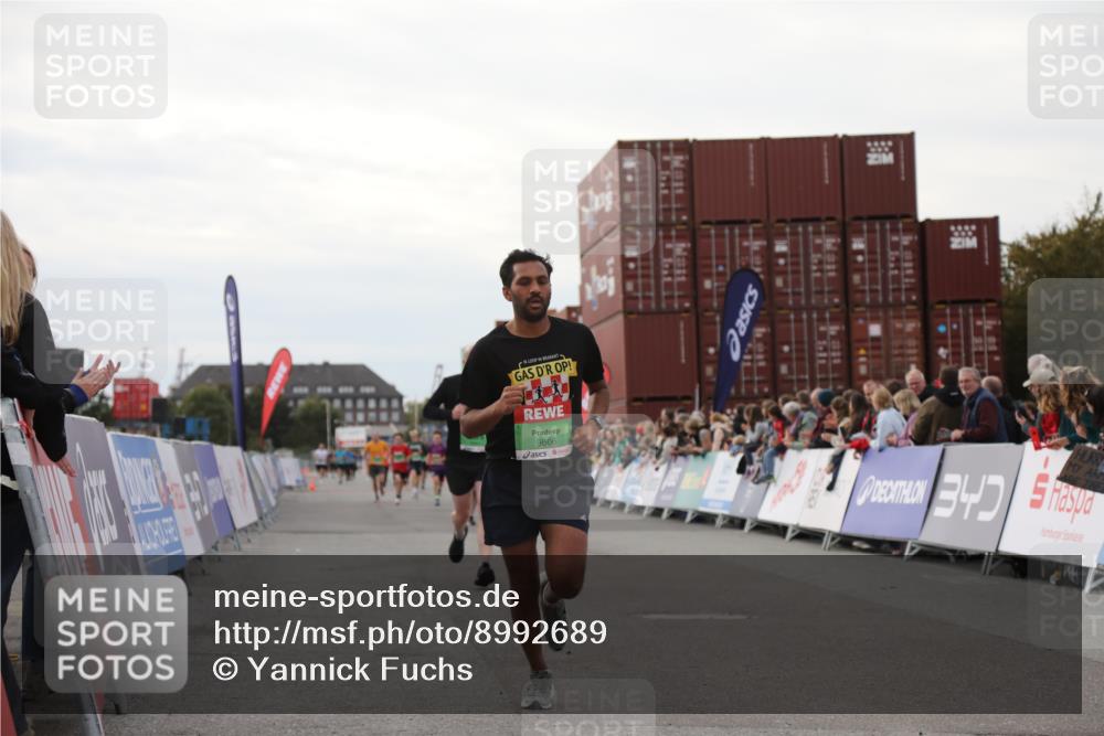 03.10.2025 - Köhlbrandbrückenlauf Yannick Fuchs http://msf.ph/oto/8992689 03.10.2025 16:03:38 Ziel 7284, 7409, 8980, 8981, 9484, 9632, 9666 meine-sportfotos.de