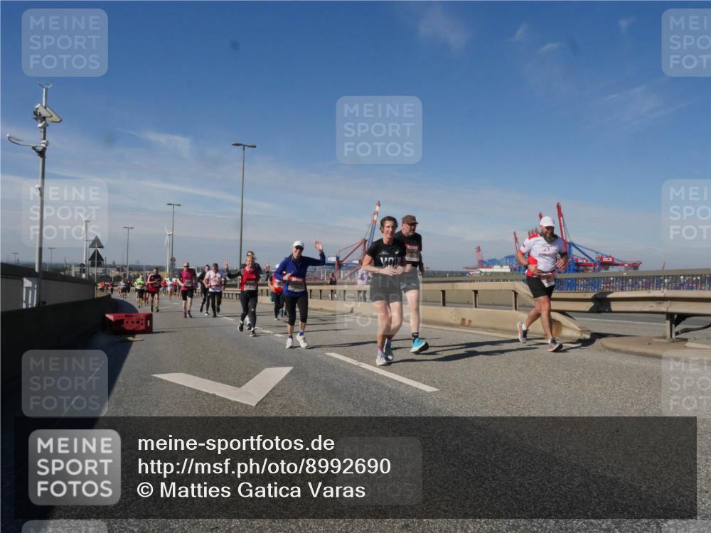 03.10.2025 - Köhlbrandbrückenlauf Matties Gatica Varas http://msf.ph/oto/8992690 03.10.2025 12:44:49 Position 2 1111 meine-sportfotos.de