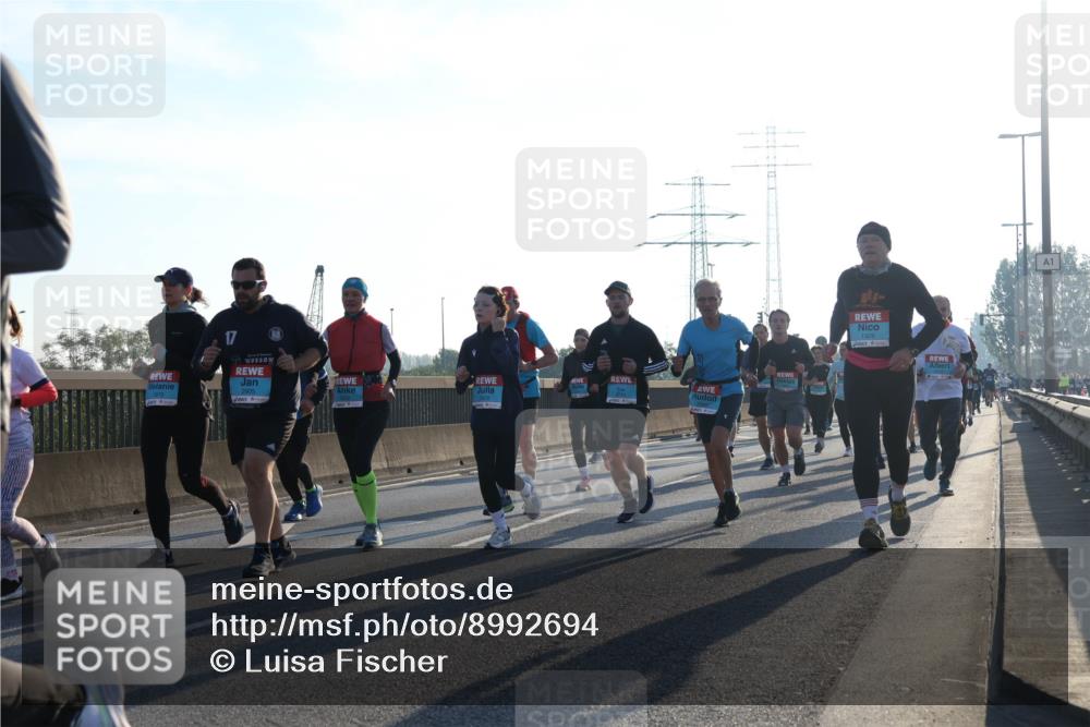 03.10.2025 - Köhlbrandbrückenlauf Luisa Fischer http://msf.ph/oto/8992694 03.10.2025 10:18:23 Position 3 1 meine-sportfotos.de