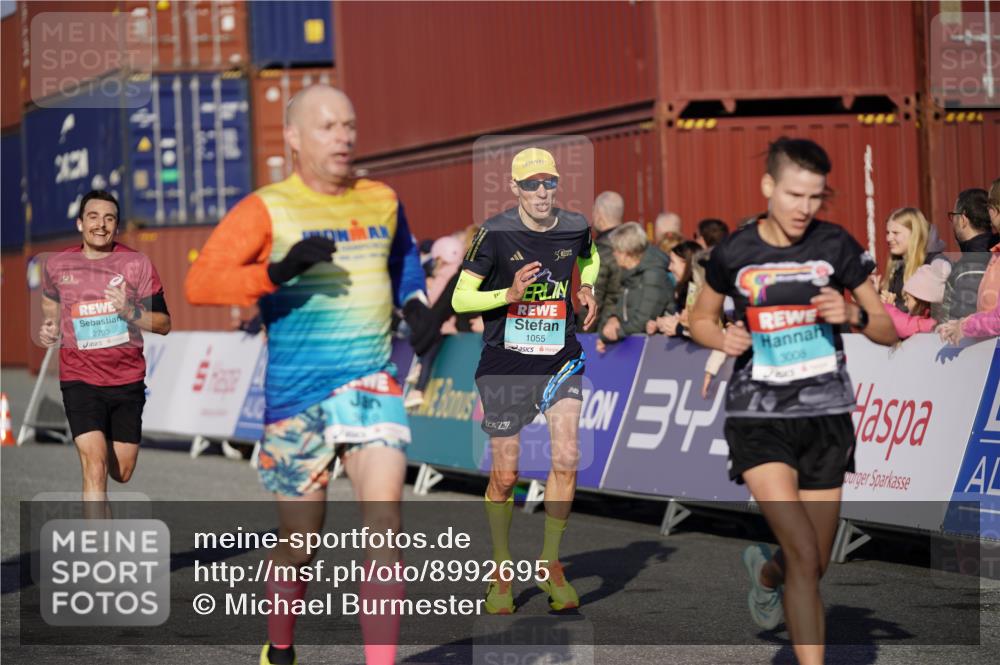 03.10.2025 - Köhlbrandbrückenlauf Michael Burmester http://msf.ph/oto/8992695 03.10.2025 09:52:35 Ziel 1019, 1055, 2792, 3008, 3610 meine-sportfotos.de
