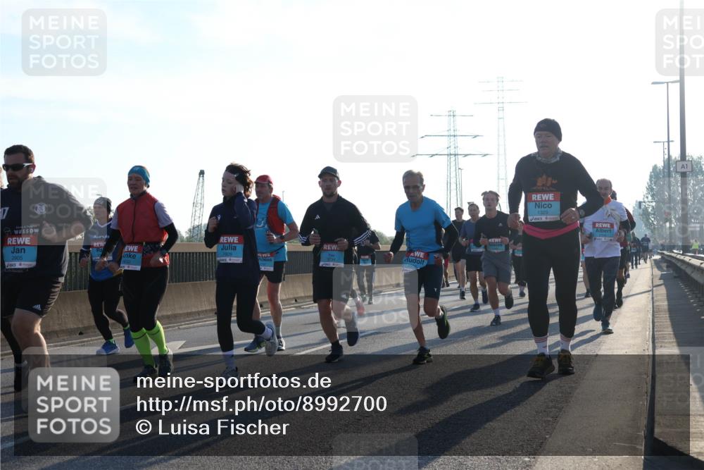 03.10.2025 - Köhlbrandbrückenlauf Luisa Fischer http://msf.ph/oto/8992700 03.10.2025 10:18:24 Position 3 17, 2905, 1909, 1329, 1 meine-sportfotos.de