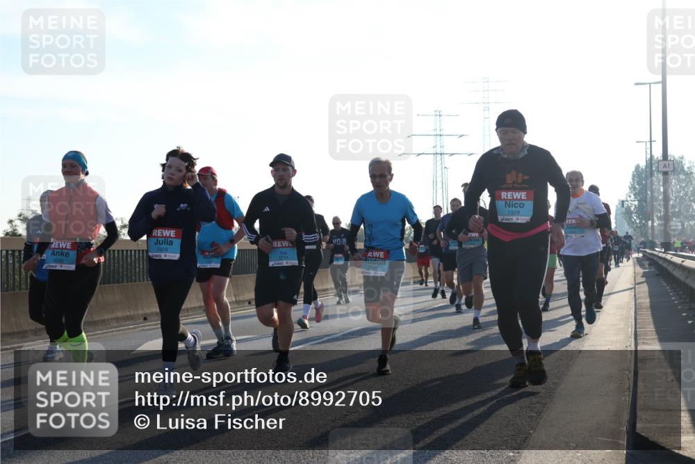 03.10.2025 - Köhlbrandbrückenlauf Luisa Fischer http://msf.ph/oto/8992705 03.10.2025 10:18:24 Position 3 1632, 1909, 3734, 2902, 1329, 1 meine-sportfotos.de