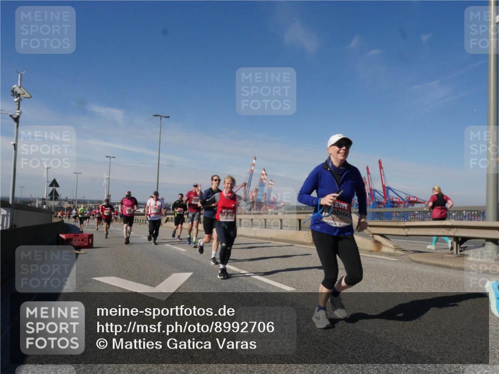 03.10.2025 - Köhlbrandbrückenlauf Matties Gatica Varas http://msf.ph/oto/8992706 03.10.2025 12:44:51 Position 2 4710, 118 meine-sportfotos.de