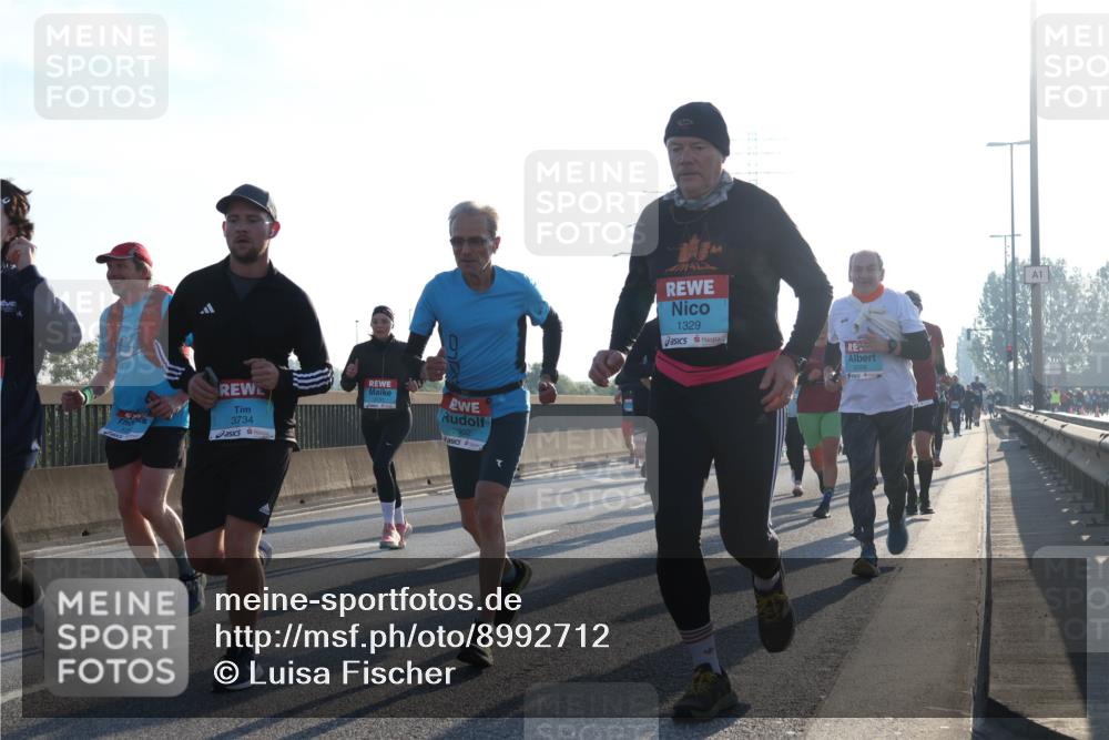 03.10.2025 - Köhlbrandbrückenlauf Luisa Fischer http://msf.ph/oto/8992712 03.10.2025 10:18:25 Position 3 3734, 2902, 1329 meine-sportfotos.de