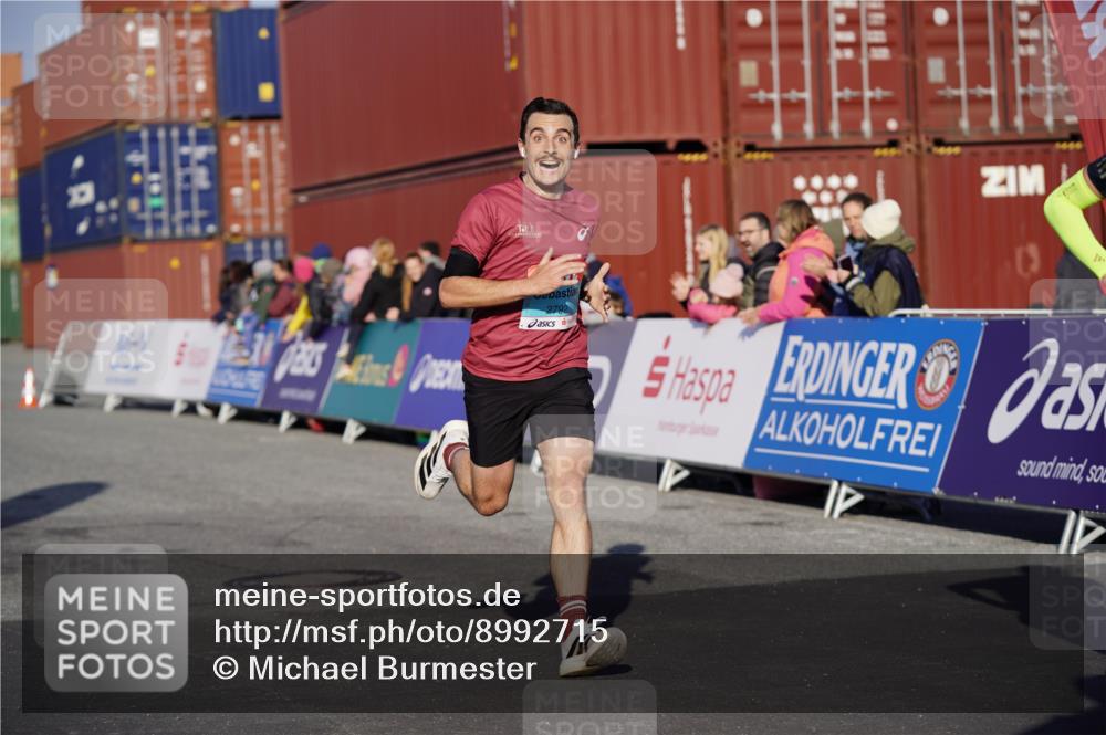 03.10.2025 - Köhlbrandbrückenlauf Michael Burmester http://msf.ph/oto/8992715 03.10.2025 09:52:37 Ziel 1019, 1055, 2792, 3008, 3610, 3712 meine-sportfotos.de