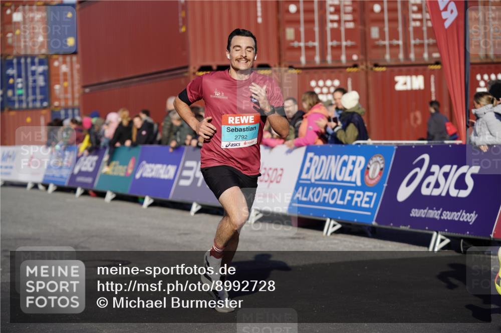 03.10.2025 - Köhlbrandbrückenlauf Michael Burmester http://msf.ph/oto/8992728 03.10.2025 09:52:37 Ziel 1019, 1055, 2792, 3008, 3610, 3712 meine-sportfotos.de