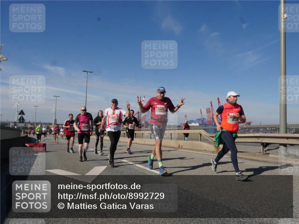 03.10.2025 - Köhlbrandbrückenlauf Matties Gatica Varas http://msf.ph/oto/8992729 03.10.2025 12:44:54 Position 2 4370 meine-sportfotos.de