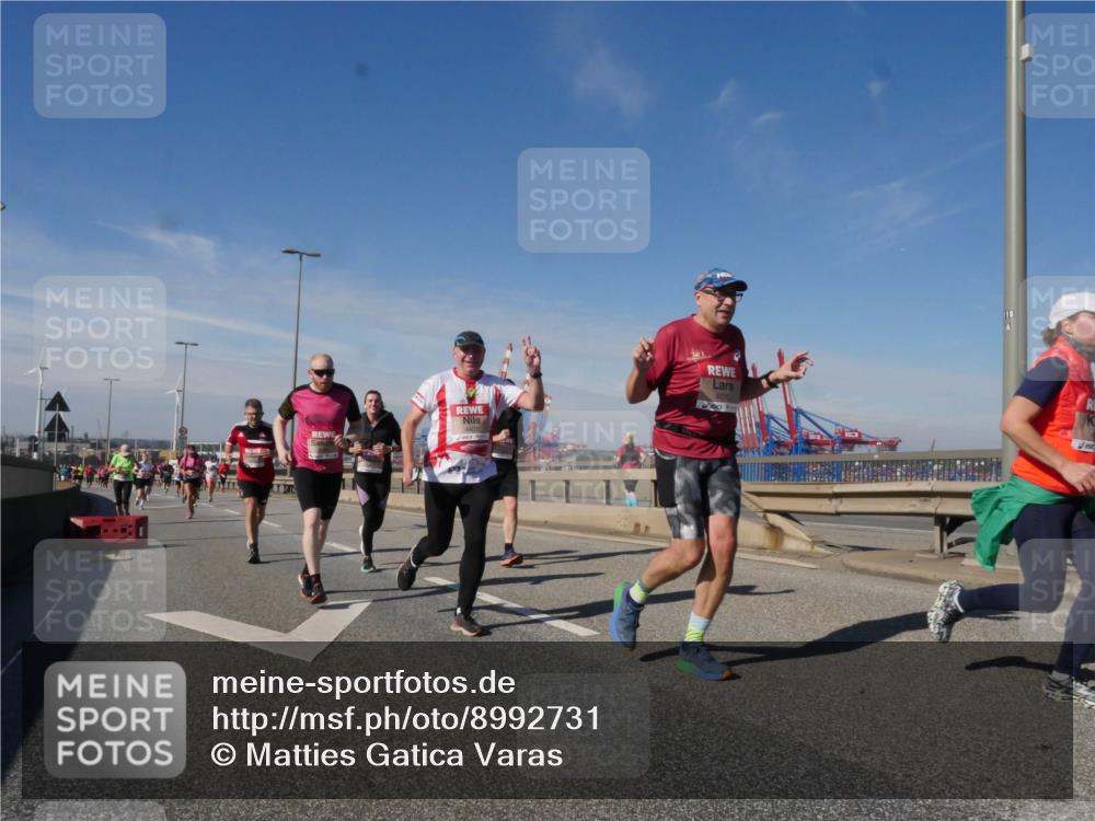 03.10.2025 - Köhlbrandbrückenlauf Matties Gatica Varas http://msf.ph/oto/8992731 03.10.2025 12:44:54 Position 2 4370 meine-sportfotos.de