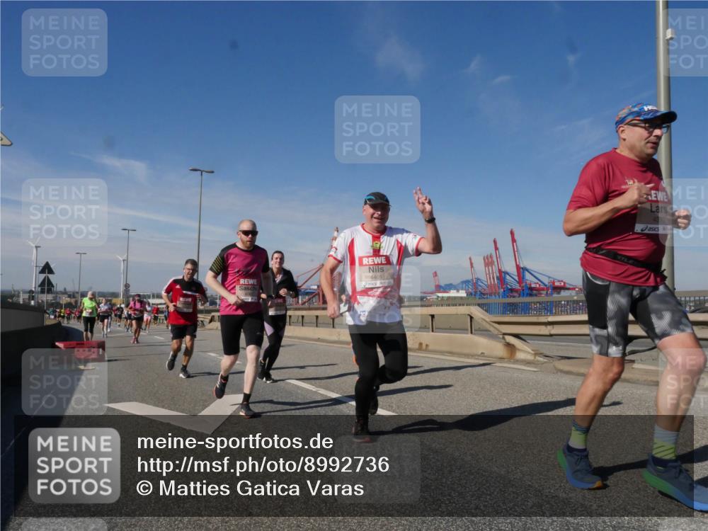 03.10.2025 - Köhlbrandbrückenlauf Matties Gatica Varas http://msf.ph/oto/8992736 03.10.2025 12:44:55 Position 2 4401, 4370 meine-sportfotos.de