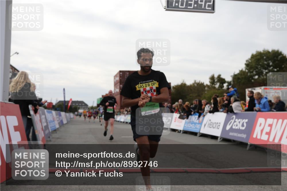03.10.2025 - Köhlbrandbrückenlauf Yannick Fuchs http://msf.ph/oto/8992746 03.10.2025 16:03:40 Ziel 7409, 8980, 8981, 9484, 9632, 9666 meine-sportfotos.de