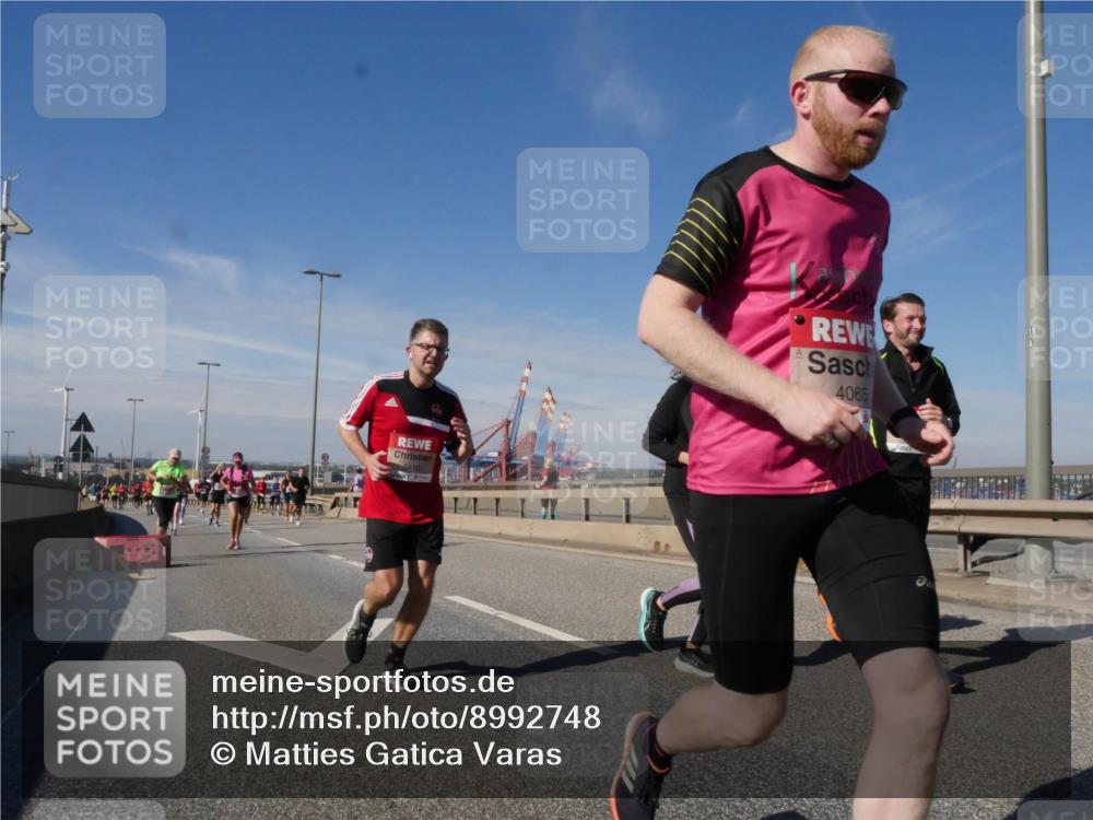 03.10.2025 - Köhlbrandbrückenlauf Matties Gatica Varas http://msf.ph/oto/8992748 03.10.2025 12:44:56 Position 2 5410, 4065 meine-sportfotos.de