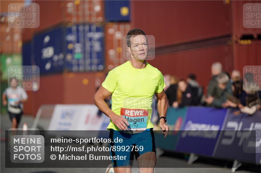 03.10.2025 - Köhlbrandbrückenlauf Michael Burmester http://msf.ph/oto/8992759 03.10.2025 09:52:42 Ziel 1055, 2792, 2933, 3008, 3269, 3712 meine-sportfotos.de