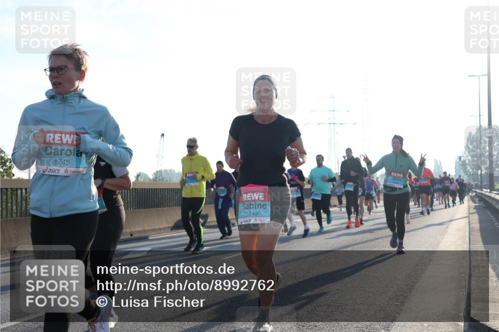 03.10.2025 - Köhlbrandbrückenlauf Luisa Fischer http://msf.ph/oto/8992762 03.10.2025 10:18:30 Position 3 1745, 1743, 413 meine-sportfotos.de