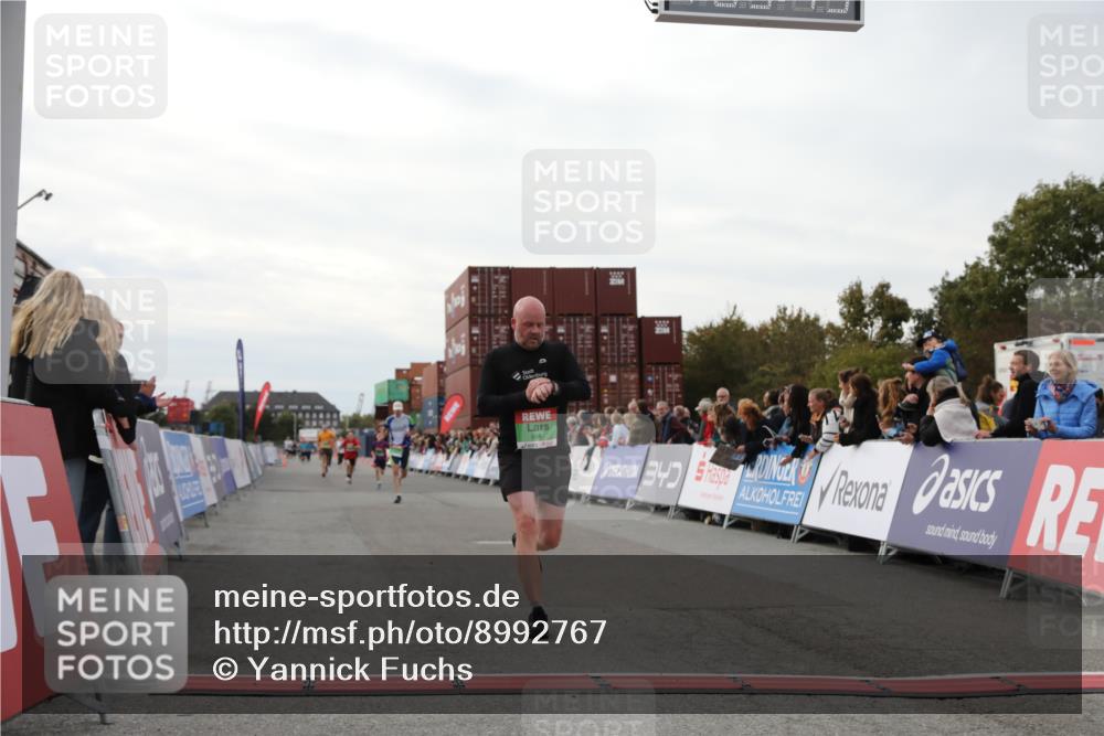 03.10.2025 - Köhlbrandbrückenlauf Yannick Fuchs http://msf.ph/oto/8992767 03.10.2025 16:03:41 Ziel 7409, 8980, 8981, 9484, 9666 meine-sportfotos.de