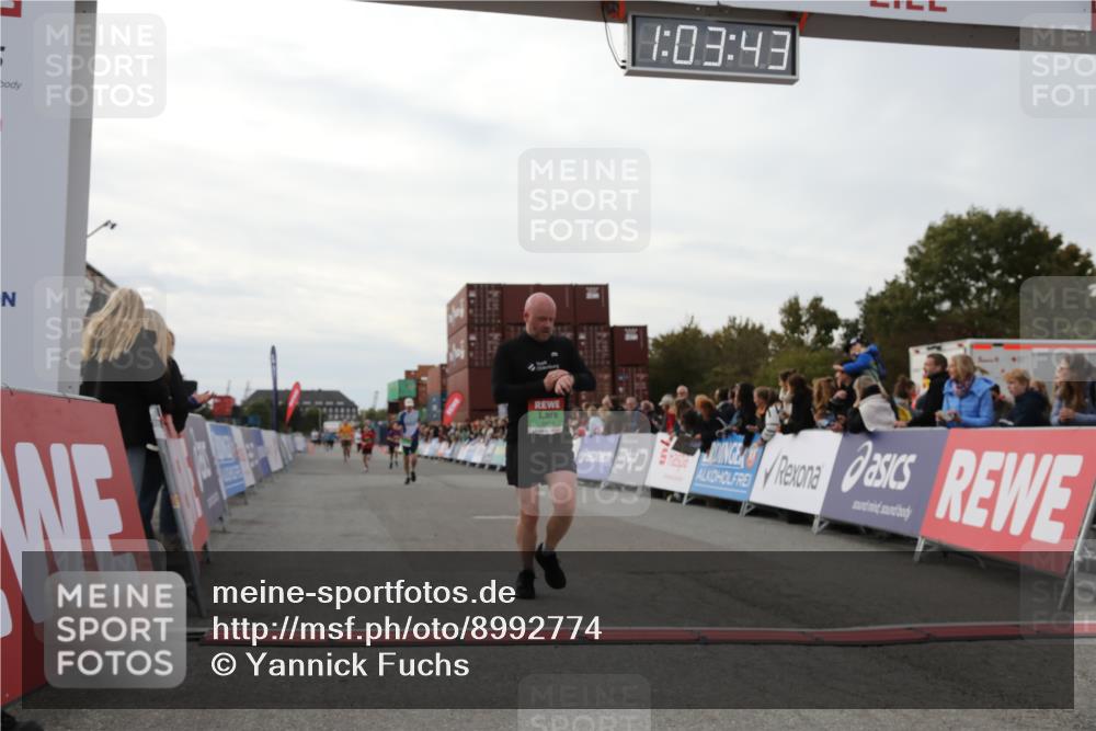 03.10.2025 - Köhlbrandbrückenlauf Yannick Fuchs http://msf.ph/oto/8992774 03.10.2025 16:03:41 Ziel 7409, 8980, 8981, 9484, 9666 meine-sportfotos.de