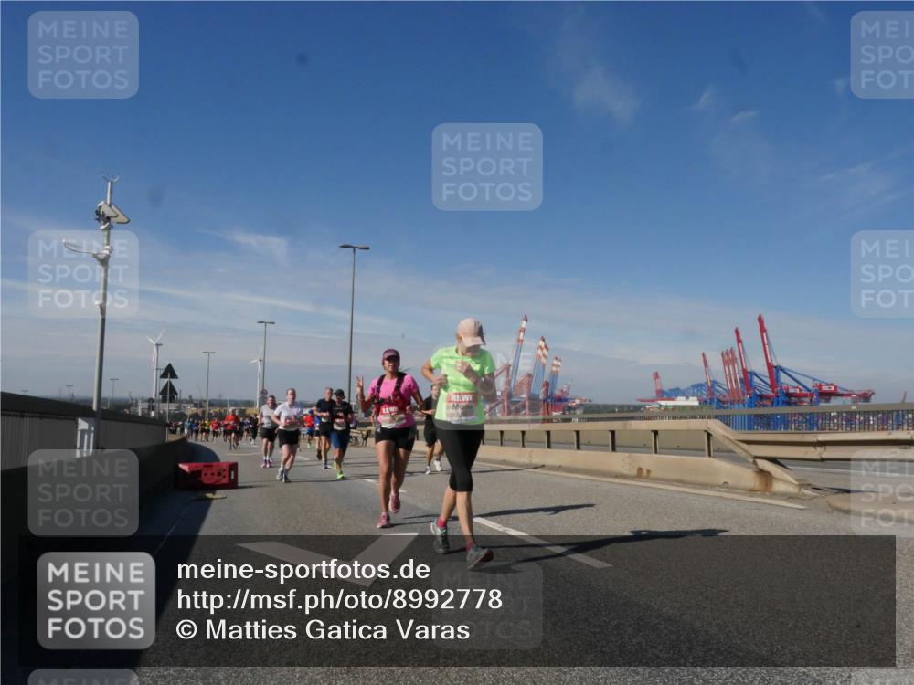03.10.2025 - Köhlbrandbrückenlauf Matties Gatica Varas http://msf.ph/oto/8992778 03.10.2025 12:45:00 Position 2  meine-sportfotos.de
