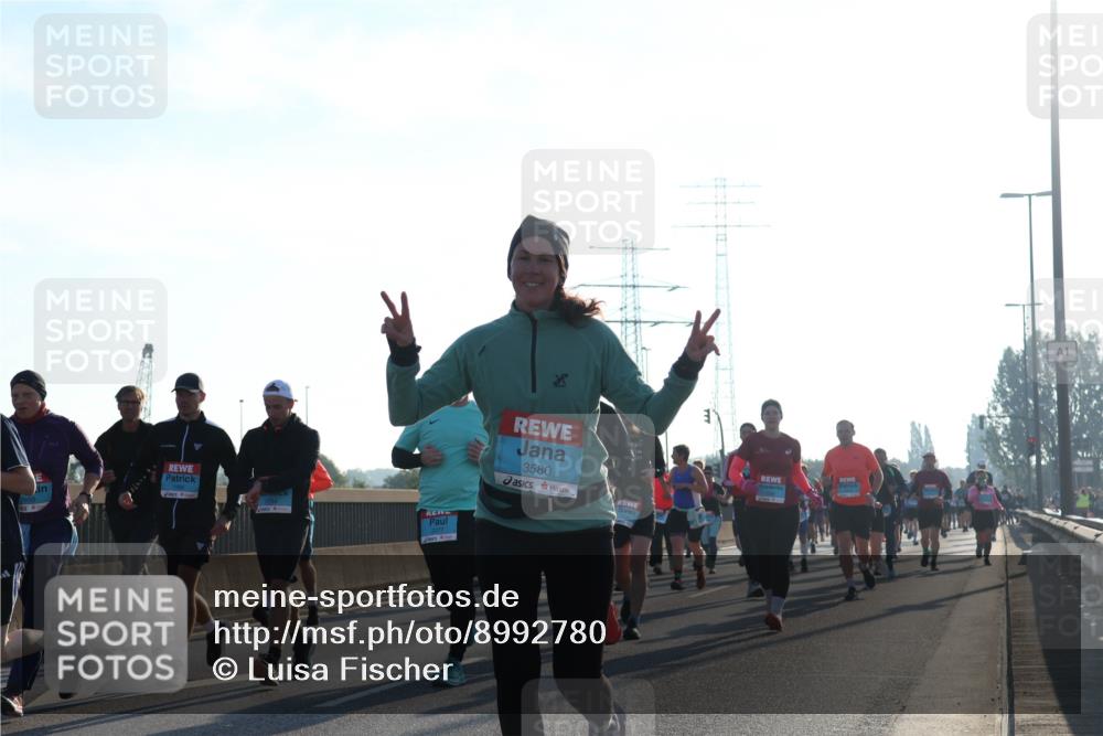03.10.2025 - Köhlbrandbrückenlauf Luisa Fischer http://msf.ph/oto/8992780 03.10.2025 10:18:32 Position 3 3580, 1 meine-sportfotos.de