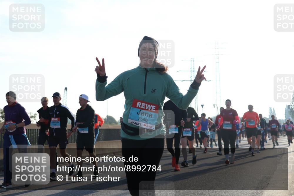 03.10.2025 - Köhlbrandbrückenlauf Luisa Fischer http://msf.ph/oto/8992784 03.10.2025 10:18:32 Position 3 3580 meine-sportfotos.de