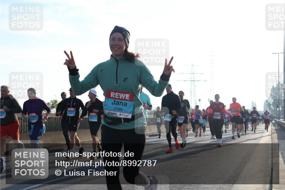 03.10.2025 - Köhlbrandbrückenlauf Luisa Fischer http://msf.ph/oto/8992787 03.10.2025 10:18:32 Position 3 3580 meine-sportfotos.de