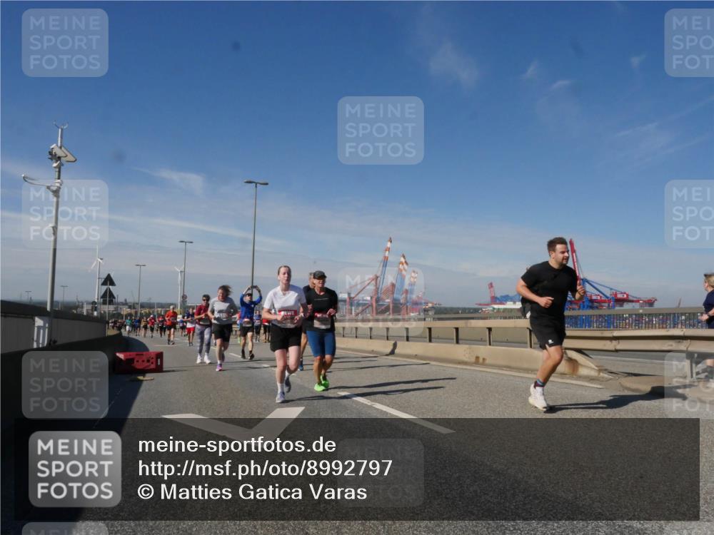03.10.2025 - Köhlbrandbrückenlauf Matties Gatica Varas http://msf.ph/oto/8992797 03.10.2025 12:45:02 Position 2  meine-sportfotos.de
