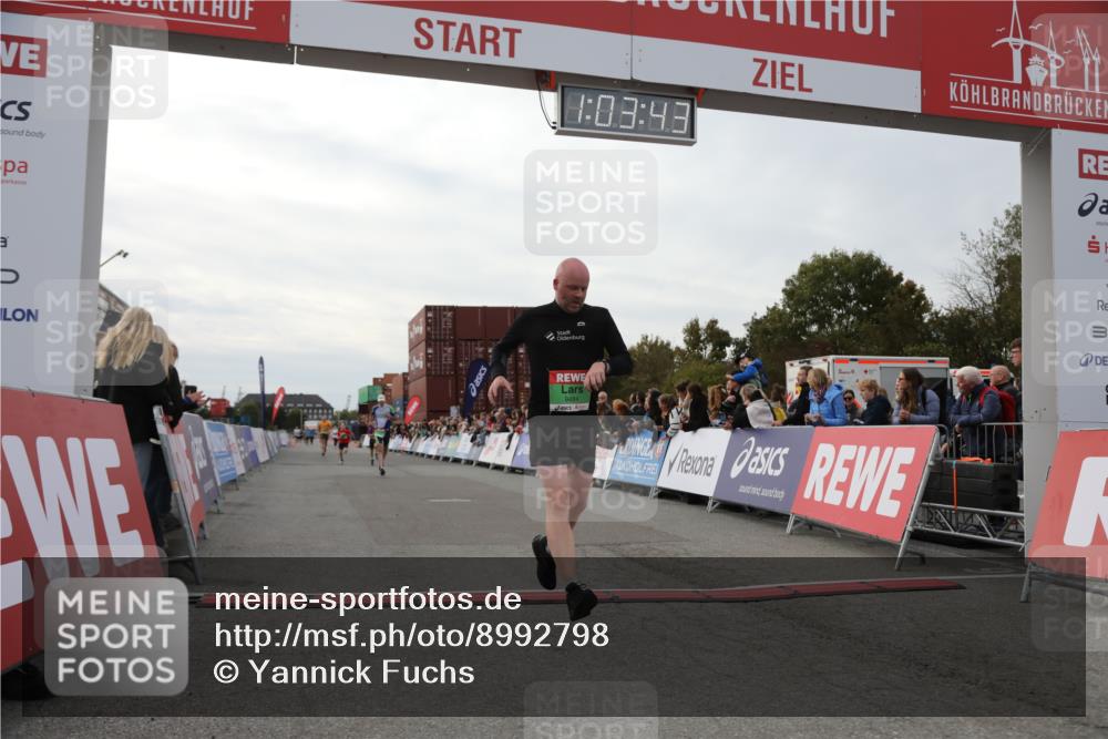 03.10.2025 - Köhlbrandbrückenlauf Yannick Fuchs http://msf.ph/oto/8992798 03.10.2025 16:03:42 Ziel 7409, 8980, 8981, 9484, 9666, 9730 meine-sportfotos.de