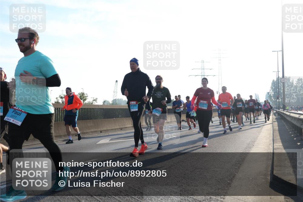03.10.2025 - Köhlbrandbrückenlauf Luisa Fischer http://msf.ph/oto/8992805 03.10.2025 10:18:34 Position 3 2077, 1 meine-sportfotos.de