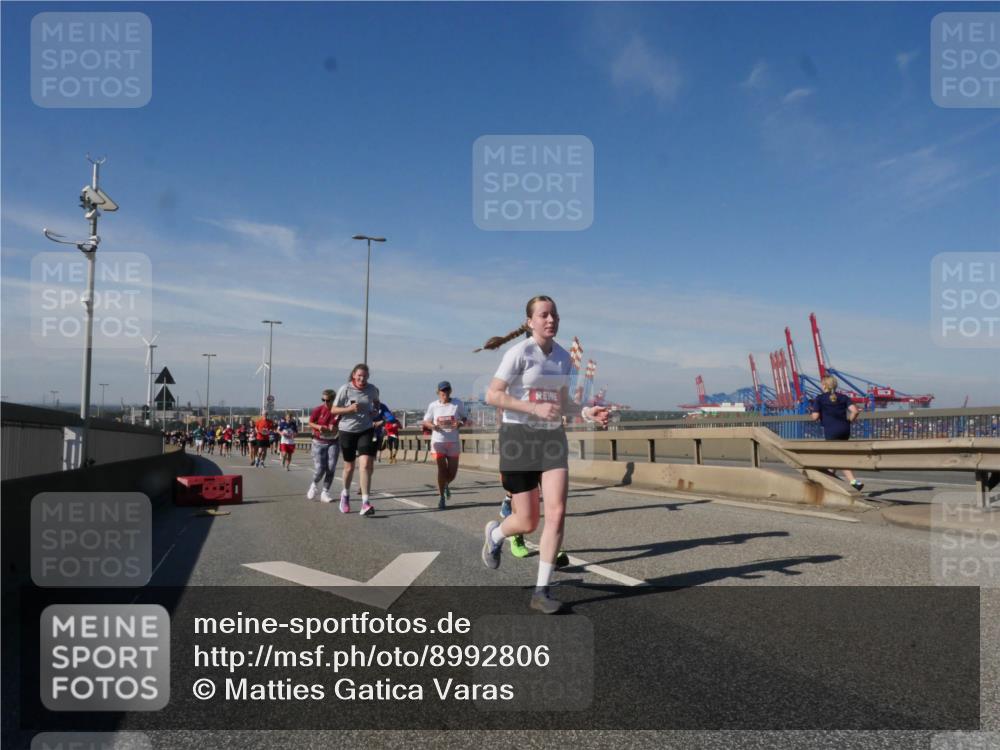 03.10.2025 - Köhlbrandbrückenlauf Matties Gatica Varas http://msf.ph/oto/8992806 03.10.2025 12:45:03 Position 2  meine-sportfotos.de