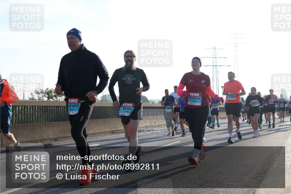 03.10.2025 - Köhlbrandbrückenlauf Luisa Fischer http://msf.ph/oto/8992811 03.10.2025 10:18:35 Position 3 3706, 1591, 1390 meine-sportfotos.de