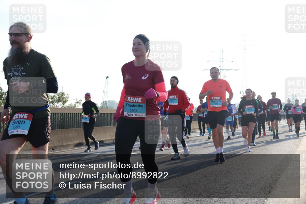 03.10.2025 - Köhlbrandbrückenlauf Luisa Fischer http://msf.ph/oto/8992822 03.10.2025 10:18:36 Position 3 23, 1390, 1591, 3216, 1973 meine-sportfotos.de