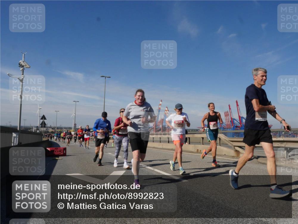 03.10.2025 - Köhlbrandbrückenlauf Matties Gatica Varas http://msf.ph/oto/8992823 03.10.2025 12:45:05 Position 2  meine-sportfotos.de