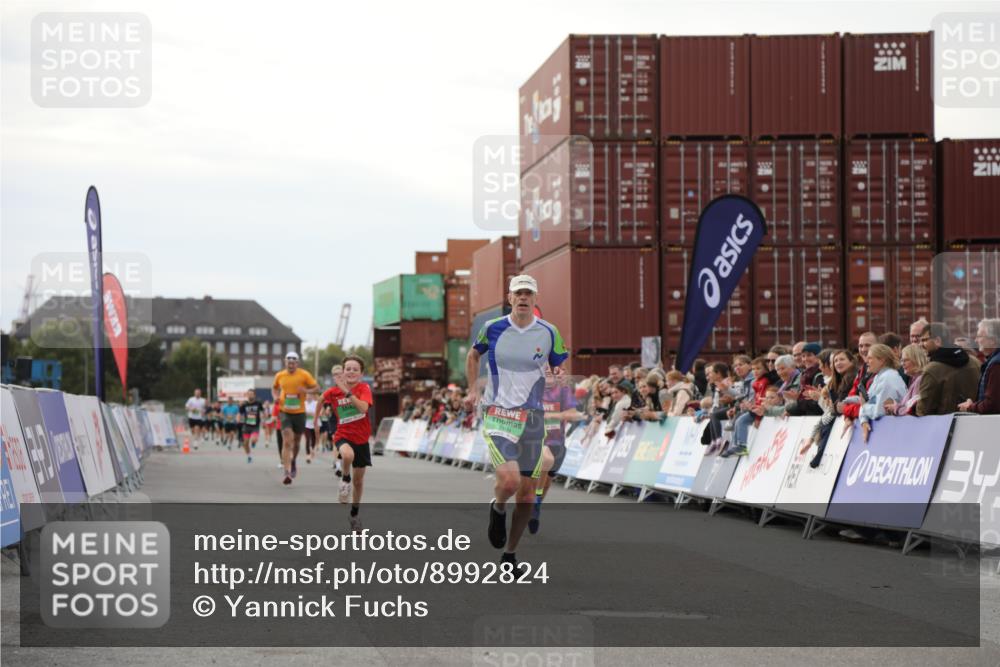 03.10.2025 - Köhlbrandbrückenlauf Yannick Fuchs http://msf.ph/oto/8992824 03.10.2025 16:03:43 Ziel 7409, 8980, 8981, 9484, 9666, 9730 meine-sportfotos.de
