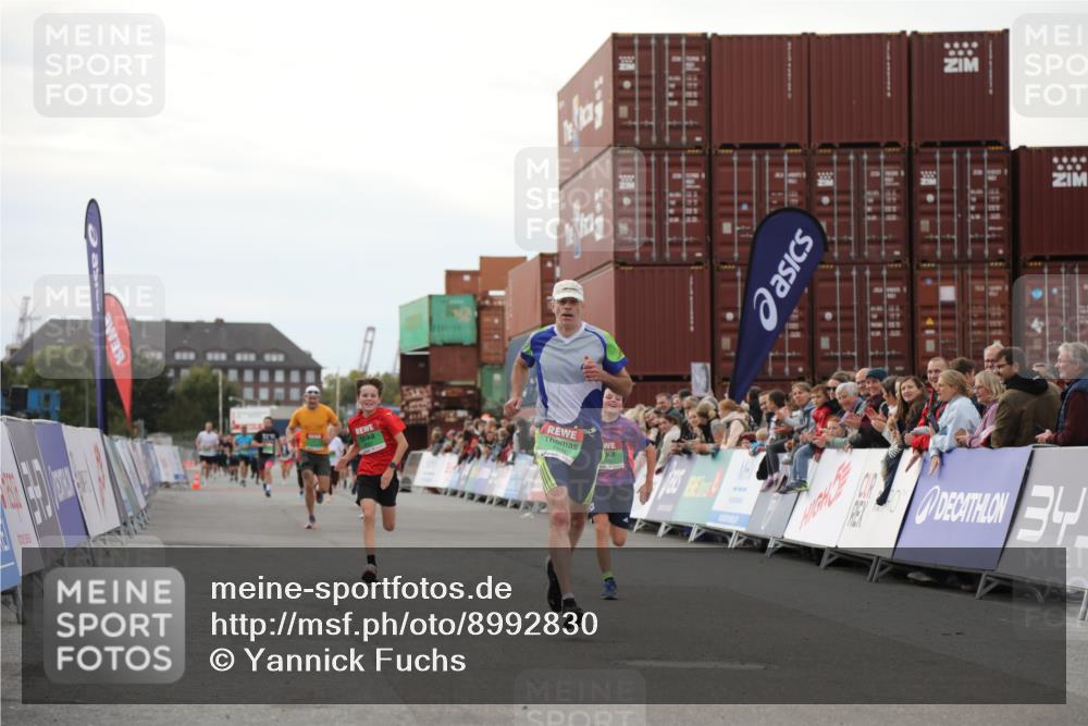 03.10.2025 - Köhlbrandbrückenlauf Yannick Fuchs http://msf.ph/oto/8992830 03.10.2025 16:03:43 Ziel 7409, 8980, 8981, 9484, 9666, 9730 meine-sportfotos.de