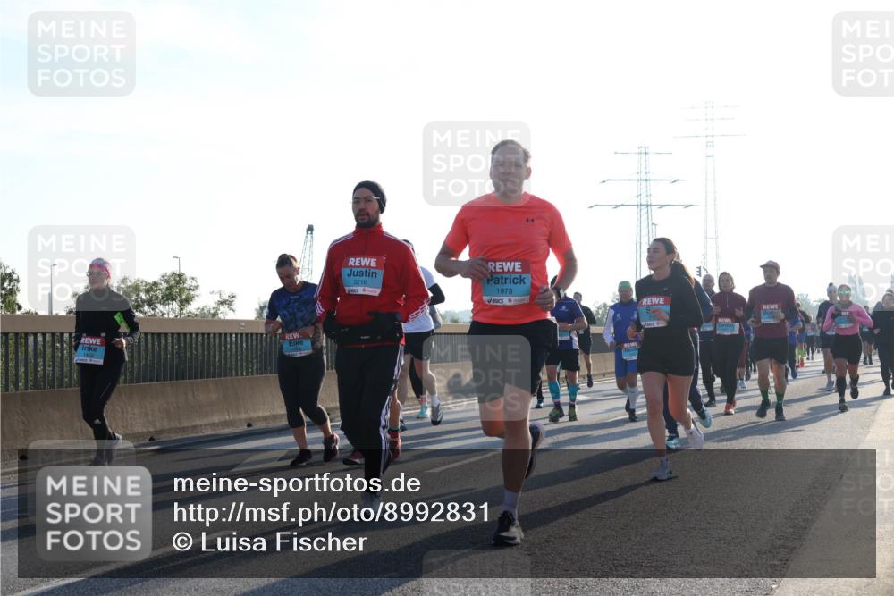 03.10.2025 - Köhlbrandbrückenlauf Luisa Fischer http://msf.ph/oto/8992831 03.10.2025 10:18:37 Position 3 3216, 1973 meine-sportfotos.de