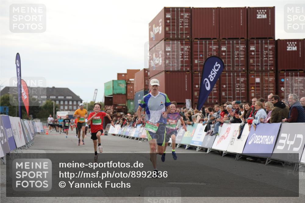 03.10.2025 - Köhlbrandbrückenlauf Yannick Fuchs http://msf.ph/oto/8992836 03.10.2025 16:03:43 Ziel 7409, 8980, 8981, 9484, 9666, 9730 meine-sportfotos.de