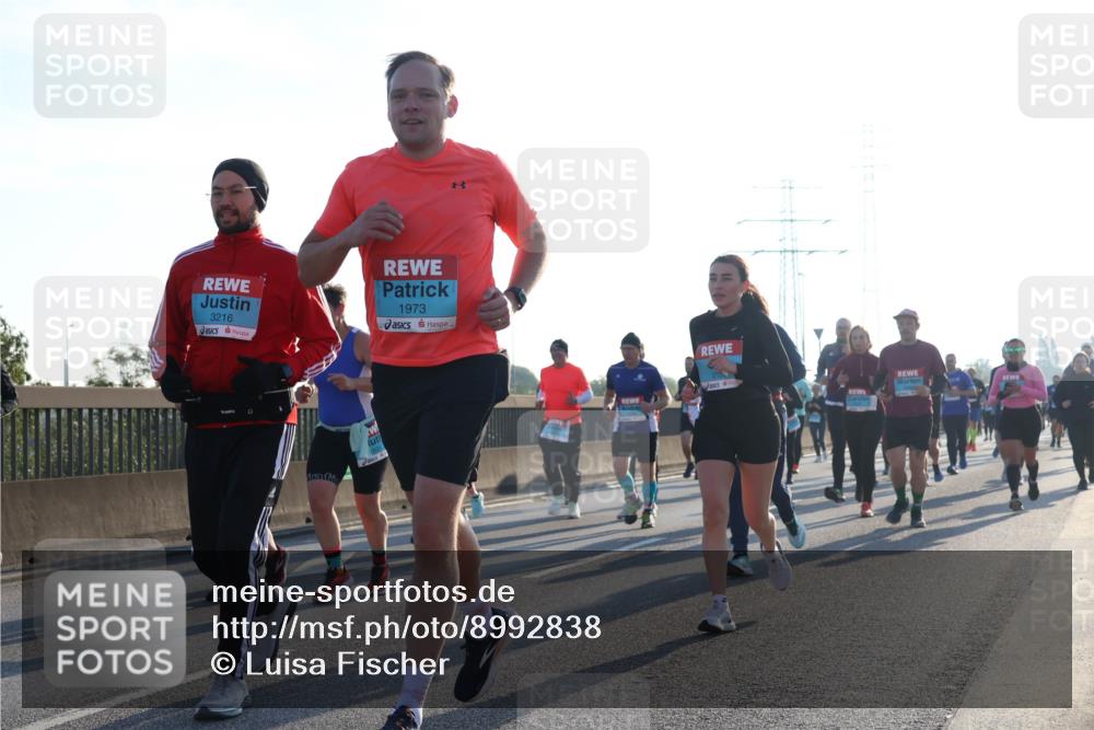 03.10.2025 - Köhlbrandbrückenlauf Luisa Fischer http://msf.ph/oto/8992838 03.10.2025 10:18:37 Position 3 3216, 1973 meine-sportfotos.de