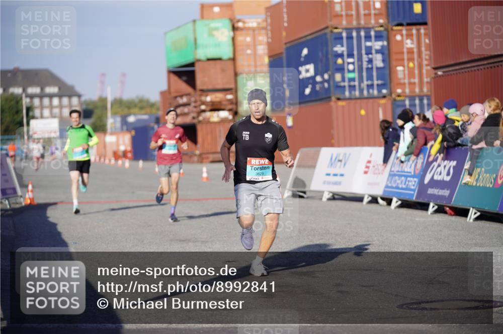 03.10.2025 - Köhlbrandbrückenlauf Michael Burmester http://msf.ph/oto/8992841 03.10.2025 09:52:51 Ziel 1035, 2705, 2933, 3269, 3629 meine-sportfotos.de