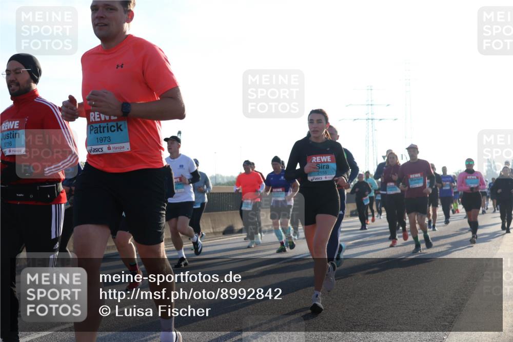 03.10.2025 - Köhlbrandbrückenlauf Luisa Fischer http://msf.ph/oto/8992842 03.10.2025 10:18:38 Position 3 3216, 1973, 2155 meine-sportfotos.de