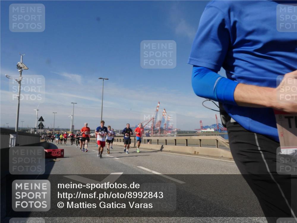 03.10.2025 - Köhlbrandbrückenlauf Matties Gatica Varas http://msf.ph/oto/8992843 03.10.2025 12:45:07 Position 2 11111 meine-sportfotos.de