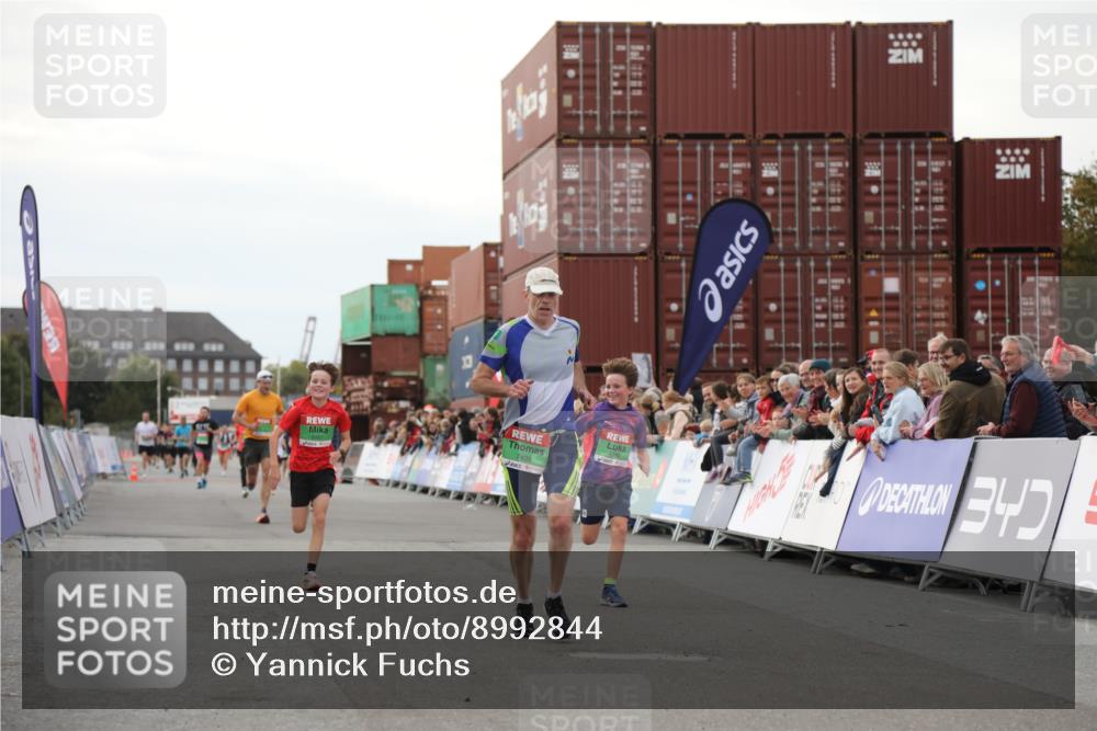 03.10.2025 - Köhlbrandbrückenlauf Yannick Fuchs http://msf.ph/oto/8992844 03.10.2025 16:03:43 Ziel 7409, 8980, 8981, 9484, 9666, 9730 meine-sportfotos.de