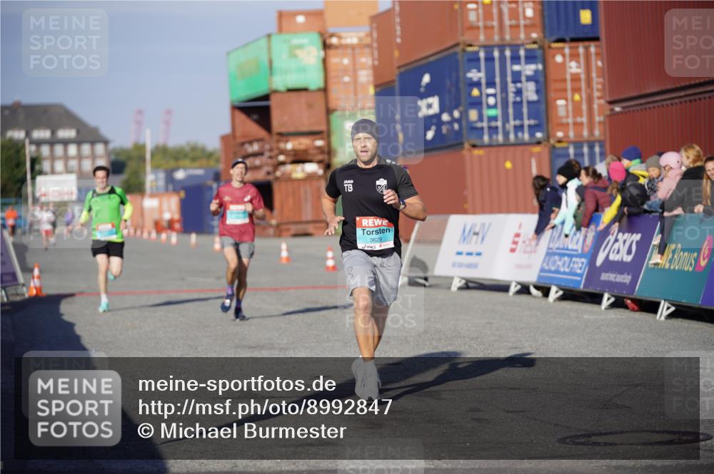 03.10.2025 - Köhlbrandbrückenlauf Michael Burmester http://msf.ph/oto/8992847 03.10.2025 09:52:51 Ziel 1035, 2705, 2933, 3269, 3629 meine-sportfotos.de