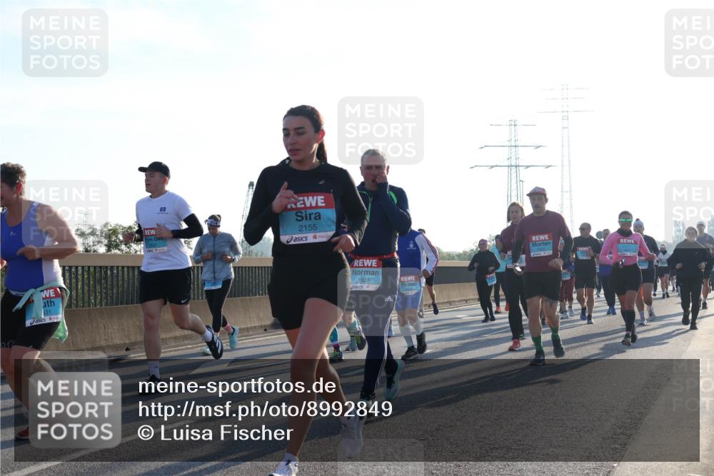 03.10.2025 - Köhlbrandbrückenlauf Luisa Fischer http://msf.ph/oto/8992849 03.10.2025 10:18:38 Position 3 39, 3157, 2155, 1805 meine-sportfotos.de