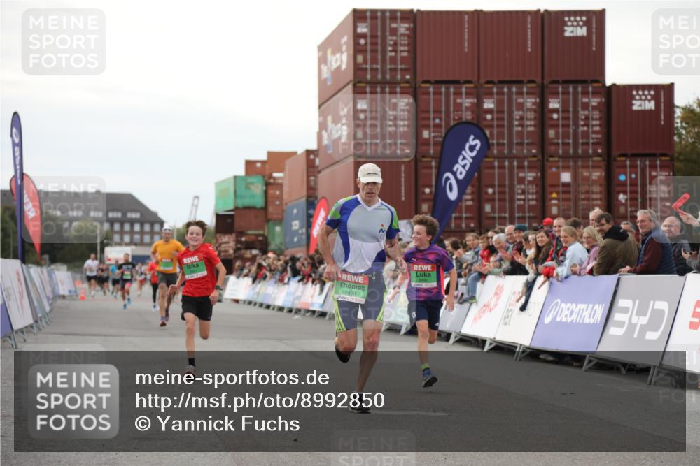 03.10.2025 - Köhlbrandbrückenlauf Yannick Fuchs http://msf.ph/oto/8992850 03.10.2025 16:03:44 Ziel 7409, 8980, 8981, 9484, 9730 meine-sportfotos.de