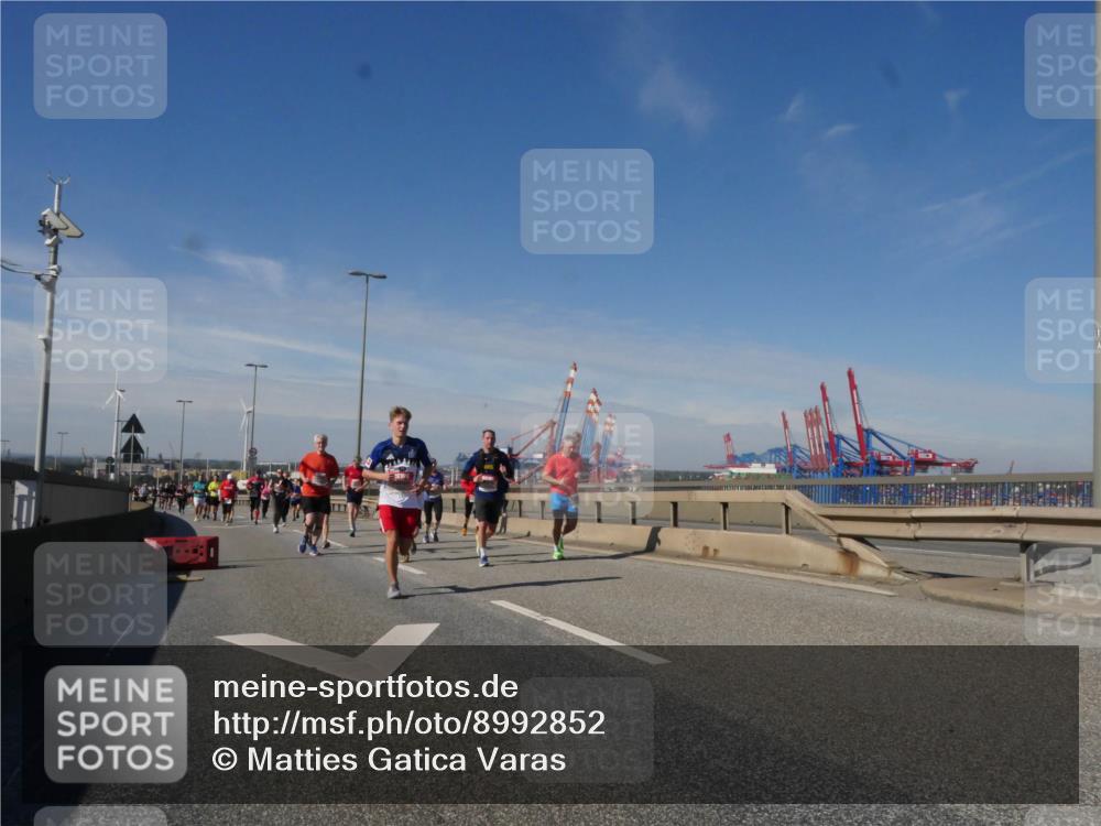 03.10.2025 - Köhlbrandbrückenlauf Matties Gatica Varas http://msf.ph/oto/8992852 03.10.2025 12:45:08 Position 2  meine-sportfotos.de