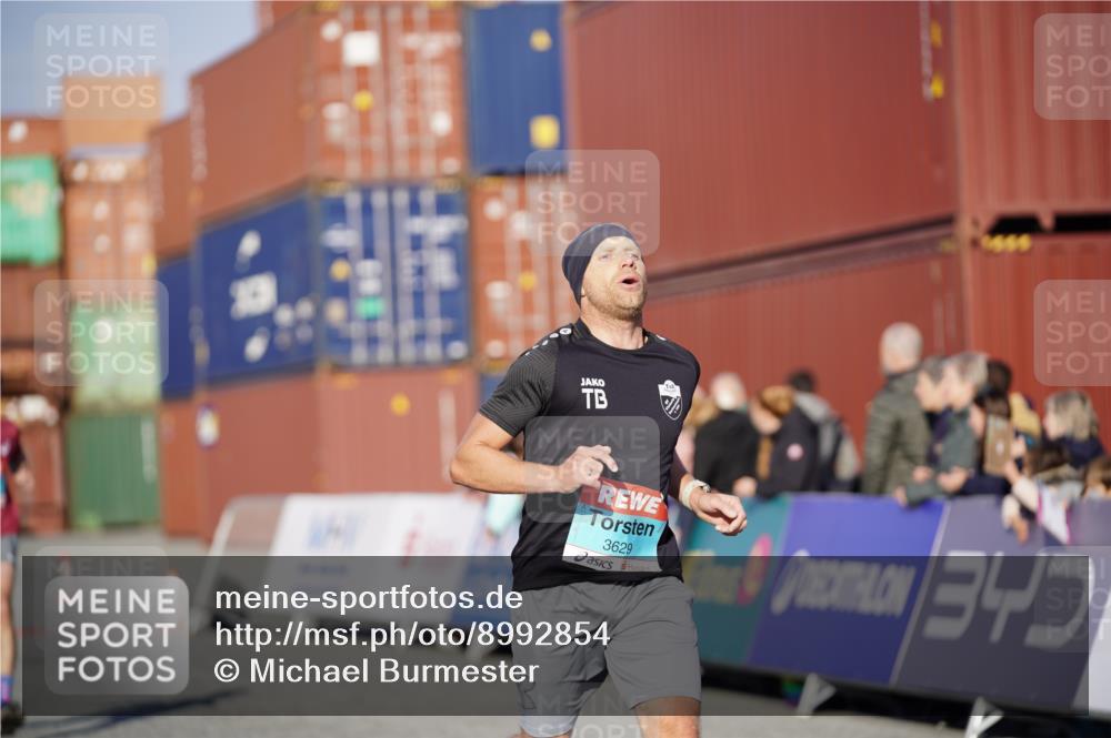 03.10.2025 - Köhlbrandbrückenlauf Michael Burmester http://msf.ph/oto/8992854 03.10.2025 09:52:52 Ziel 1035, 2705, 2933, 3269, 3629 meine-sportfotos.de