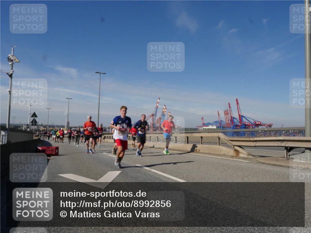 03.10.2025 - Köhlbrandbrückenlauf Matties Gatica Varas http://msf.ph/oto/8992856 03.10.2025 12:45:09 Position 2  meine-sportfotos.de