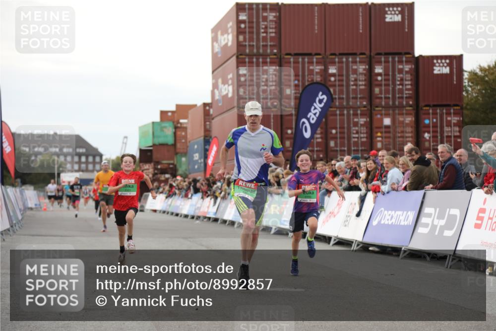 03.10.2025 - Köhlbrandbrückenlauf Yannick Fuchs http://msf.ph/oto/8992857 03.10.2025 16:03:44 Ziel 7409, 8980, 8981, 9484, 9730 meine-sportfotos.de