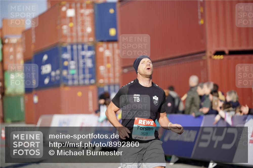 03.10.2025 - Köhlbrandbrückenlauf Michael Burmester http://msf.ph/oto/8992860 03.10.2025 09:52:52 Ziel 1035, 2705, 2933, 3269, 3629 meine-sportfotos.de