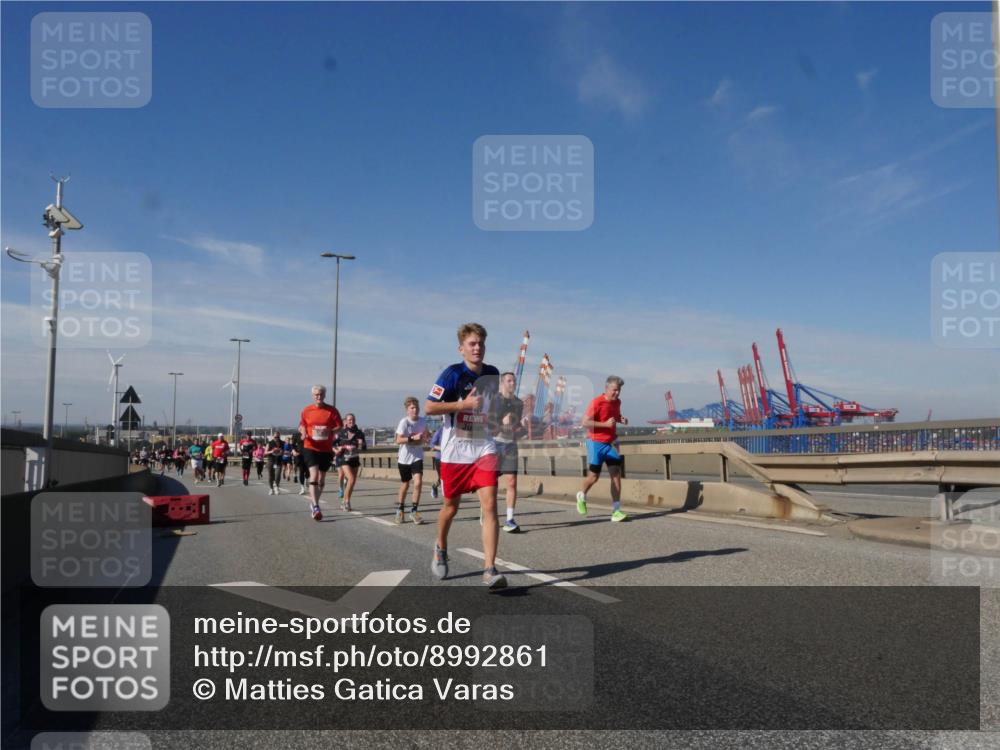 03.10.2025 - Köhlbrandbrückenlauf Matties Gatica Varas http://msf.ph/oto/8992861 03.10.2025 12:45:09 Position 2  meine-sportfotos.de